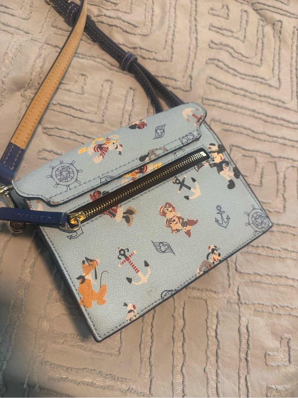 Dooney & Bourke Light Blue & Navy Disney Cruise Line Crossbody Bag - Picture 3 of 4